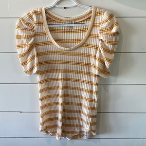 HINGE. Short sleeve shirt.